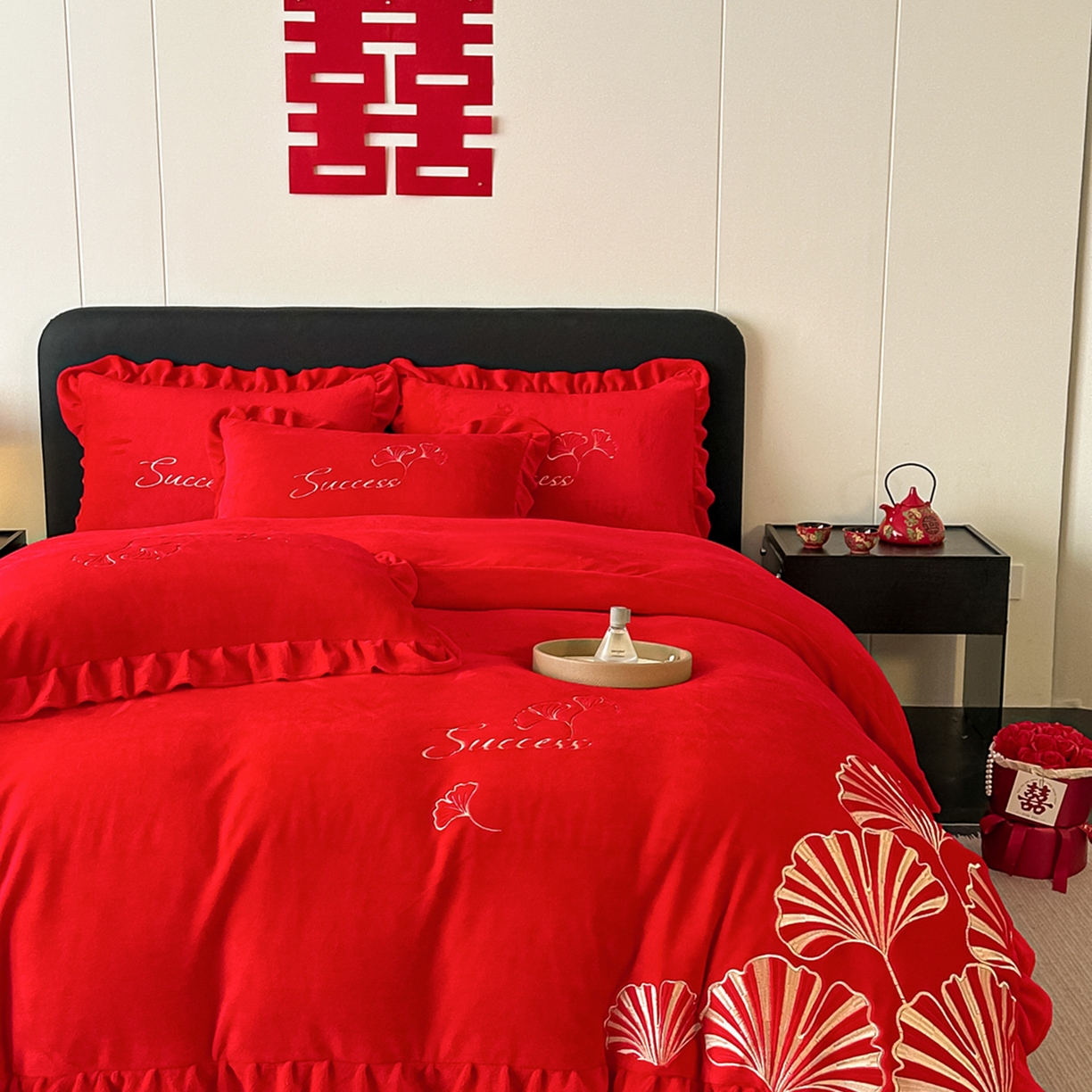 91家纺网 家纺一手货源 找家纺 银石 2025新款230克全消光牛奶绒婚庆大红高克重四件套 百年好合