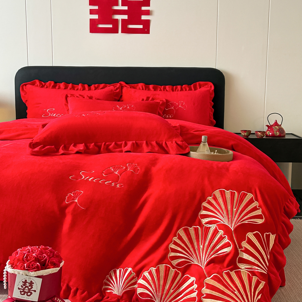 91家纺网 家纺一手货源 找家纺 银石 2025新款230克全消光牛奶绒婚庆大红高克重四件套 百年好合