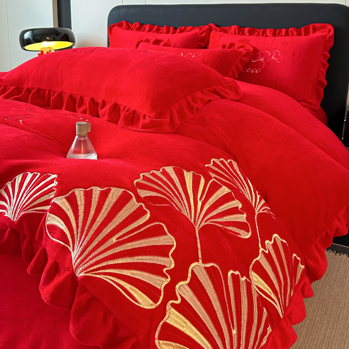 91家纺网 家纺一手货源 找家纺 银石 2025新款230克全消光牛奶绒婚庆大红高克重四件套 百年好合