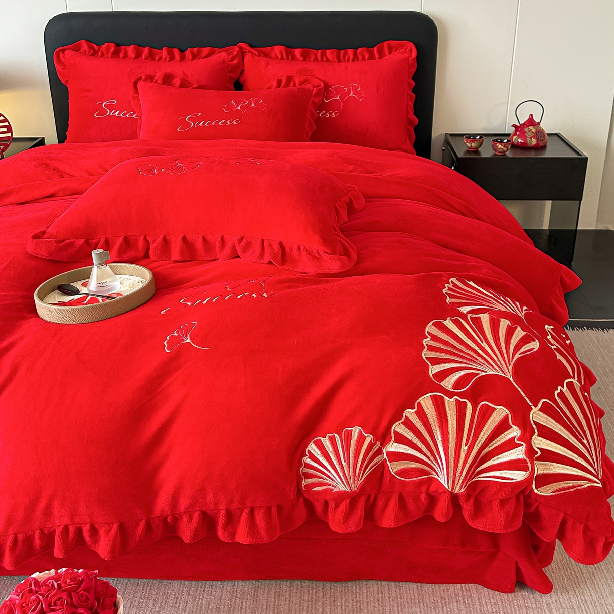 91家纺网 家纺一手货源 找家纺 银石 2025新款230克全消光牛奶绒婚庆大红高克重四件套 百年好合