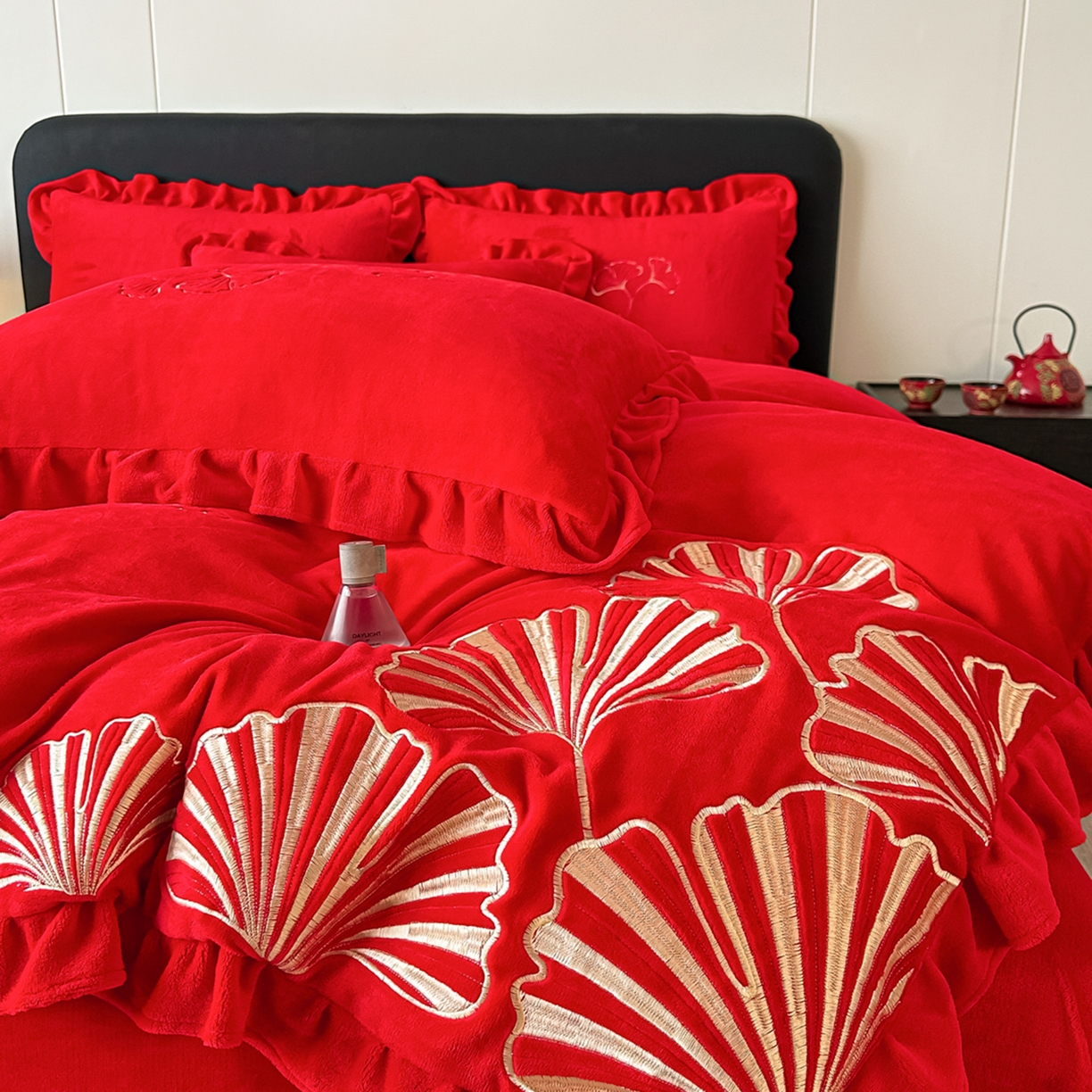 91家纺网 家纺一手货源 找家纺 银石 2025新款230克全消光牛奶绒婚庆大红高克重四件套 百年好合