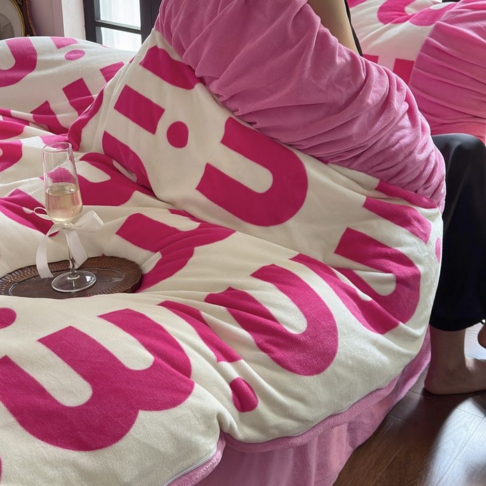 91家纺网 家纺一手货源 找家纺 艾米家居 2025新款秋冬牛奶绒印花皱皱系列四件套提供买家秀 minmin粉