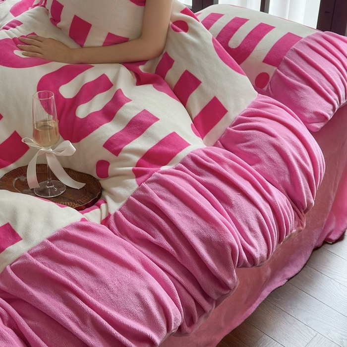 91家纺网 家纺一手货源 找家纺 艾米家居 2025新款秋冬牛奶绒印花皱皱系列四件套提供买家秀 minmin粉