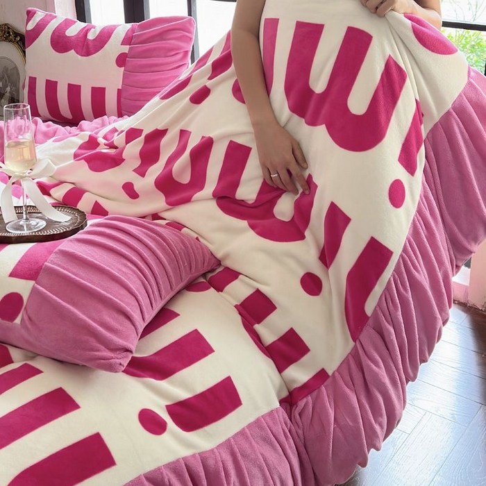 91家纺网 家纺一手货源 找家纺 艾米家居 2025新款秋冬牛奶绒印花皱皱系列四件套提供买家秀 minmin粉