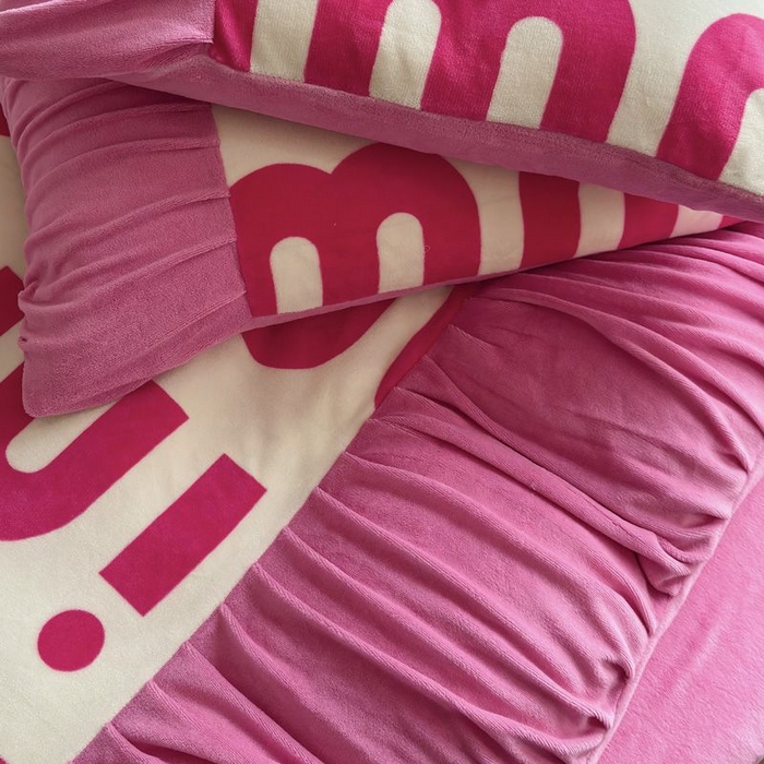 91家纺网 家纺一手货源 找家纺 艾米家居 2025新款秋冬牛奶绒印花皱皱系列四件套提供买家秀 minmin粉