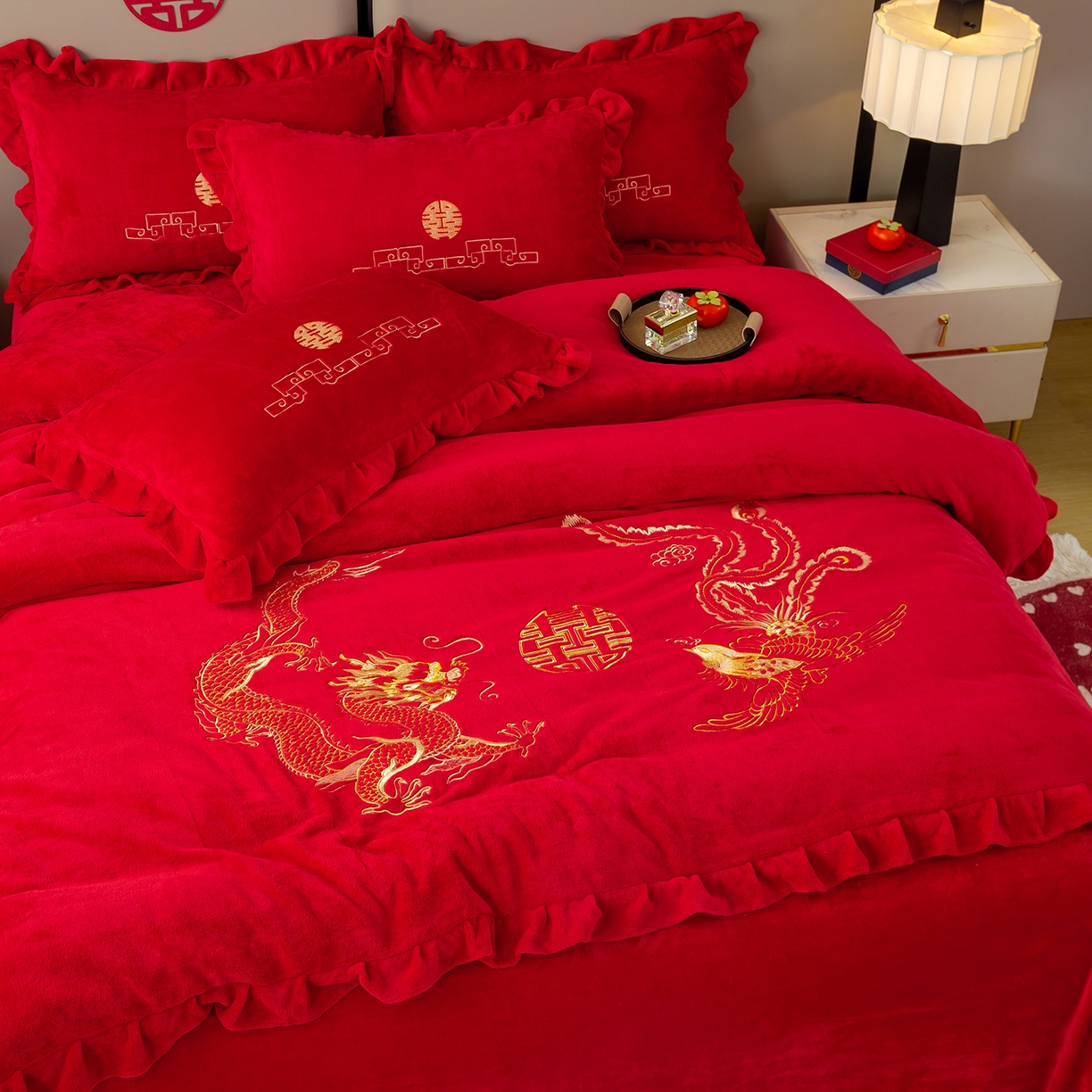 91家纺网 家纺一手货源 找家纺 银石 2025新款230克全消光牛奶绒婚庆大红高克重四件套 龙凤呈祥