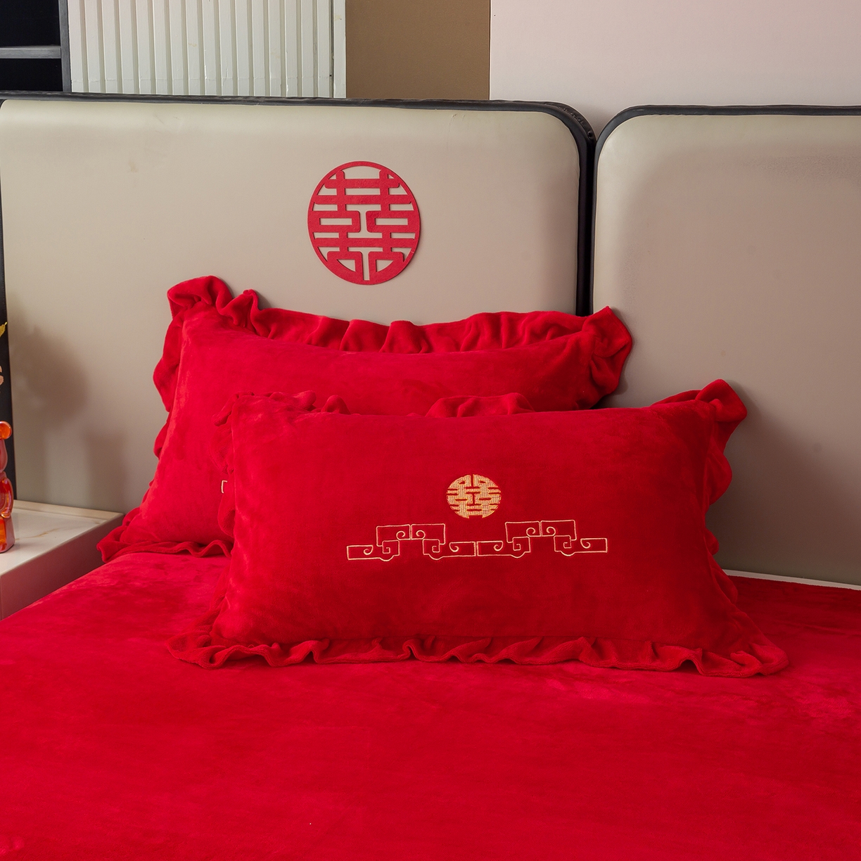 91家纺网 家纺一手货源 找家纺 银石 2025新款230克全消光牛奶绒婚庆大红高克重四件套 龙凤呈祥