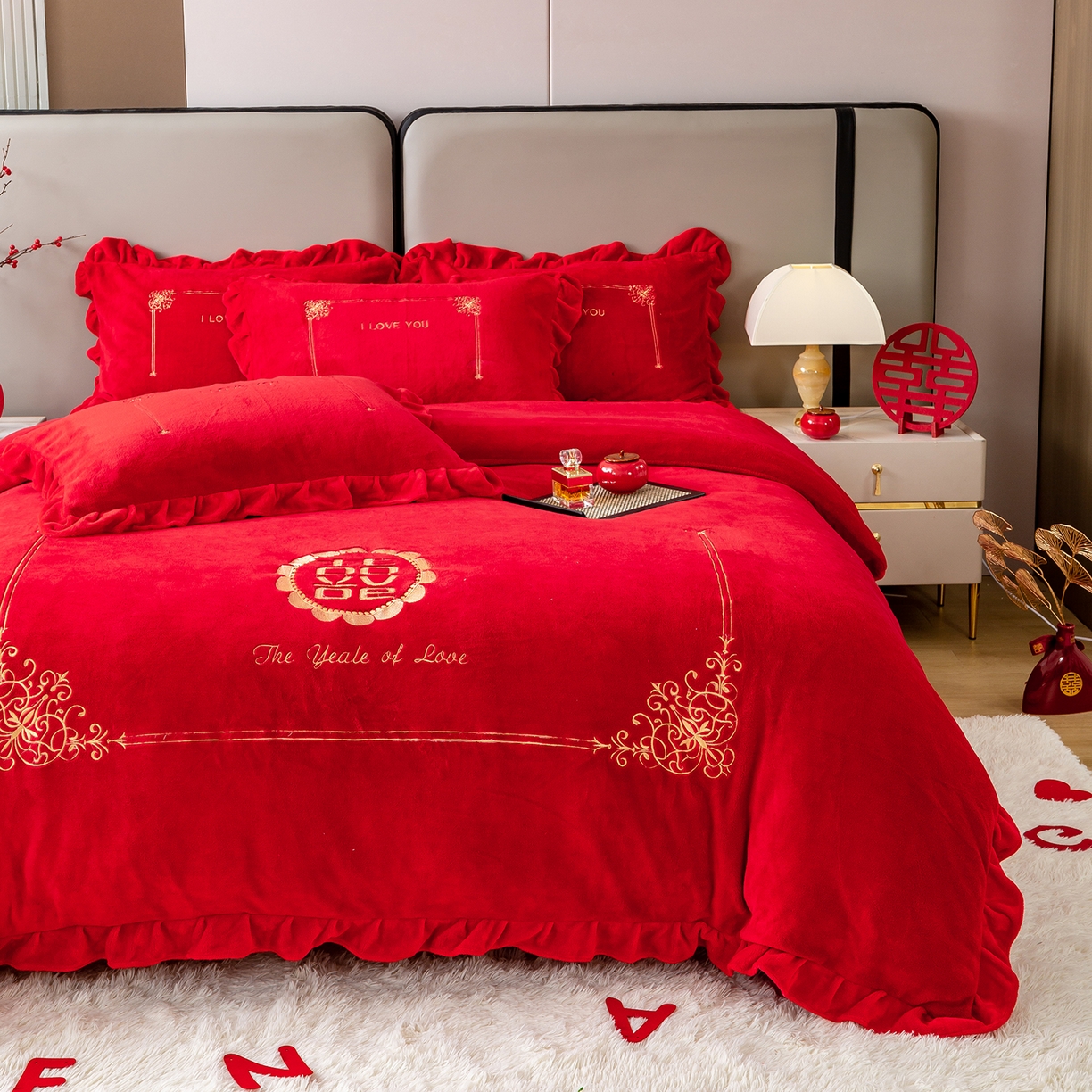 91家纺网 家纺一手货源 找家纺 银石 2025新款230克全消光牛奶绒婚庆大红高克重四件套 喜结良缘