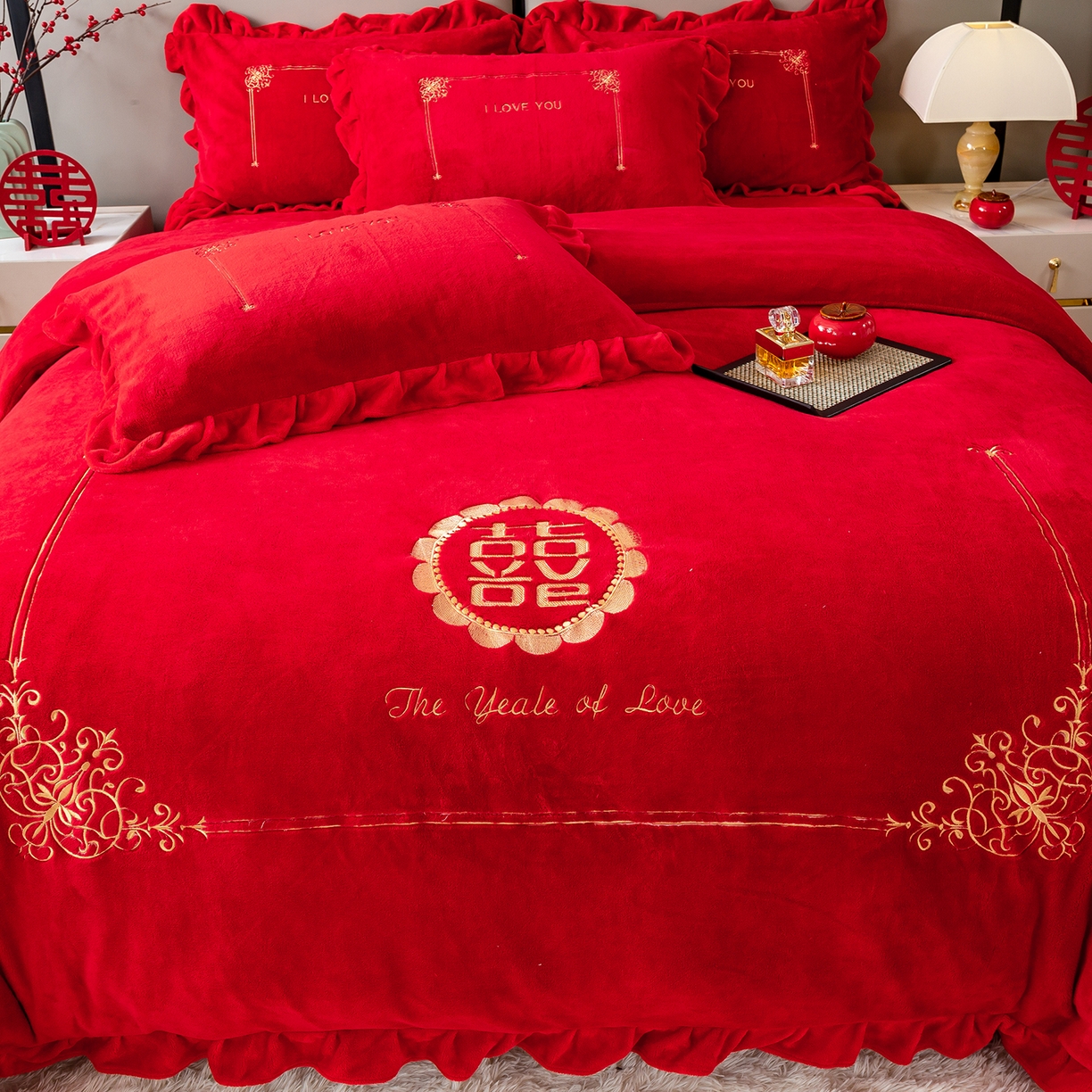 91家纺网 家纺一手货源 找家纺 银石 2025新款230克全消光牛奶绒婚庆大红高克重四件套 喜结良缘