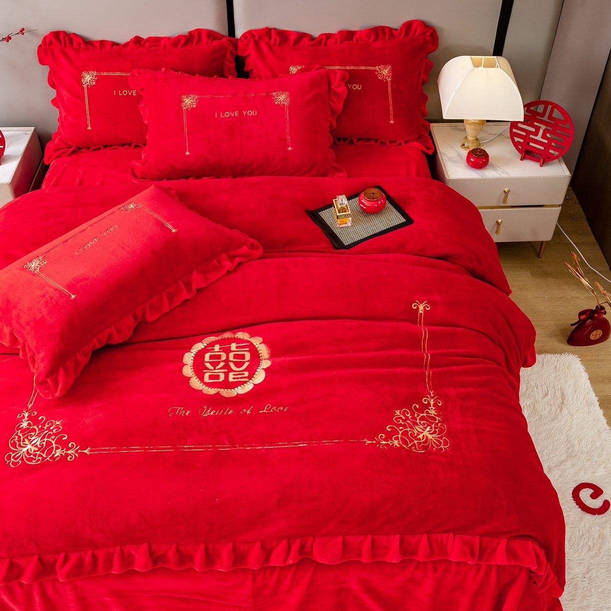 91家纺网 家纺一手货源 找家纺 银石 2025新款230克全消光牛奶绒婚庆大红高克重四件套 喜结良缘