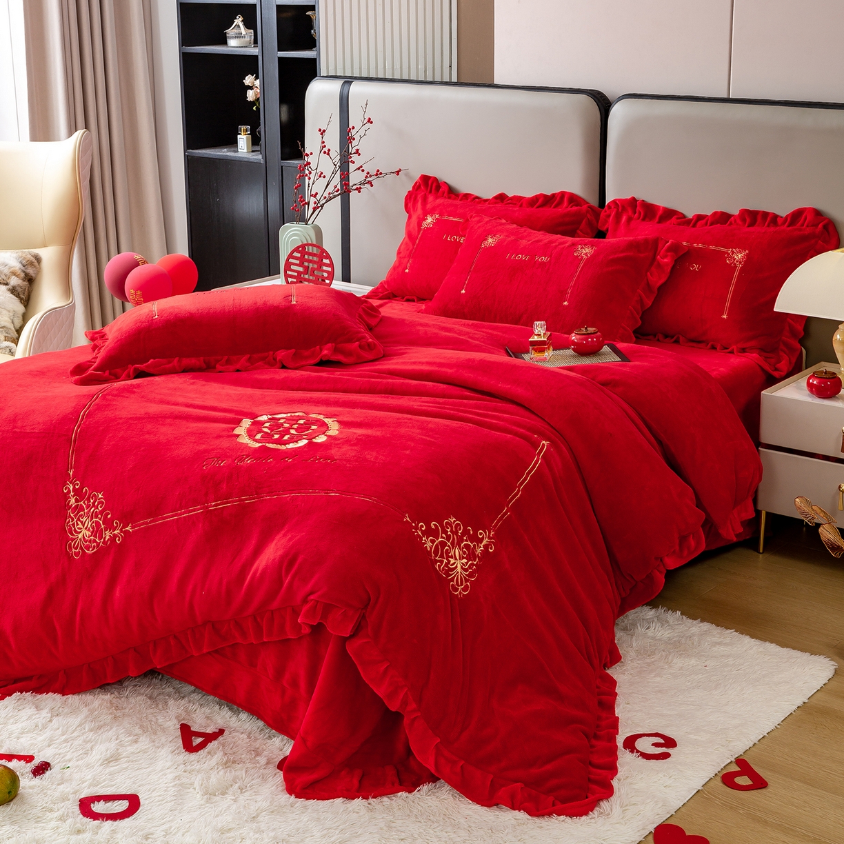 91家纺网 家纺一手货源 找家纺 银石 2025新款230克全消光牛奶绒婚庆大红高克重四件套 喜结良缘