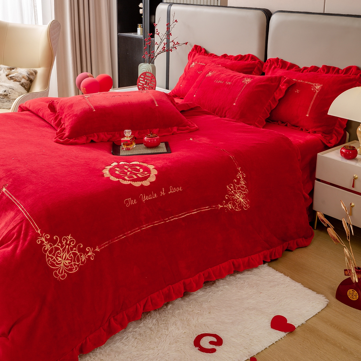 91家纺网 家纺一手货源 找家纺 银石 2025新款230克全消光牛奶绒婚庆大红高克重四件套 喜结良缘