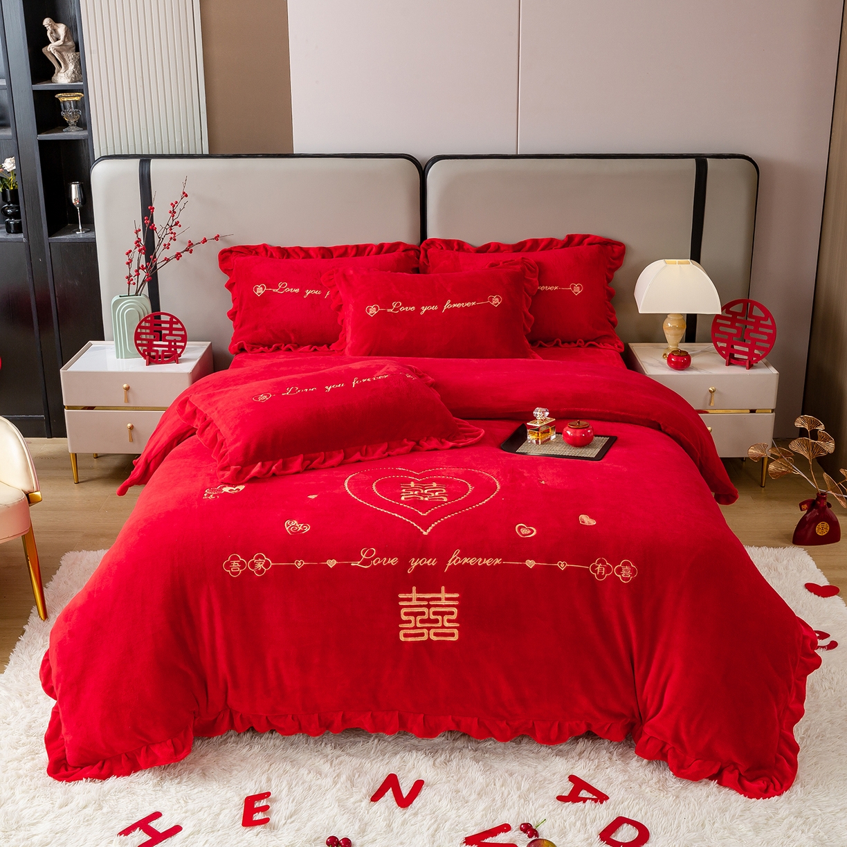 91家纺网 家纺一手货源 找家纺 银石 2025新款230克全消光牛奶绒婚庆大红高克重四件套 心心相印