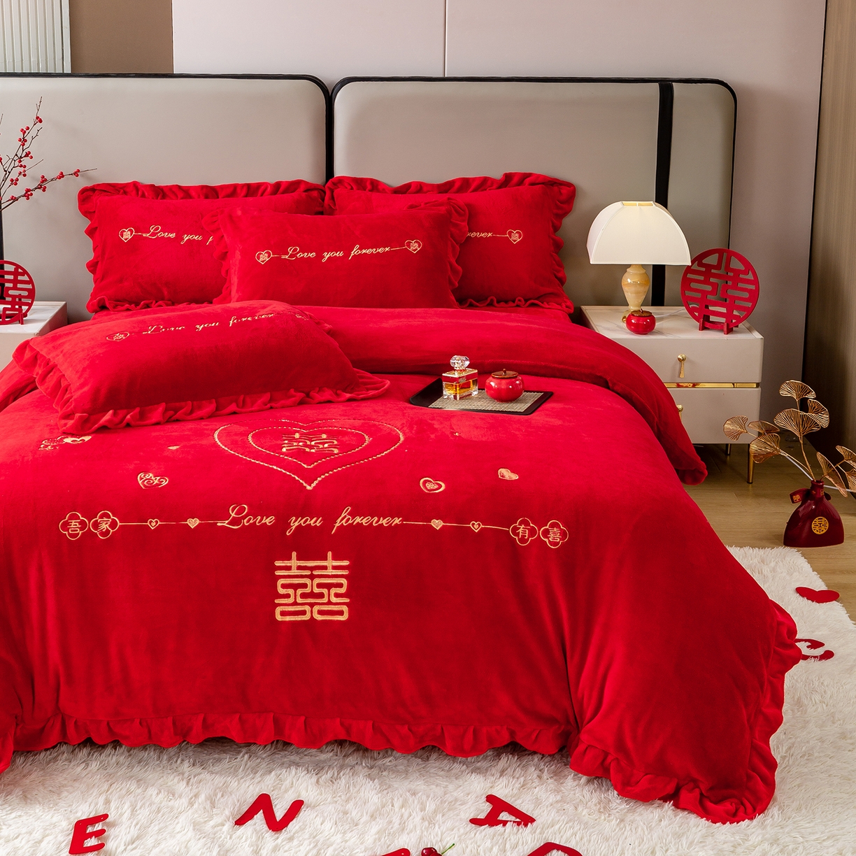 91家纺网 家纺一手货源 找家纺 银石 2025新款230克全消光牛奶绒婚庆大红高克重四件套 心心相印