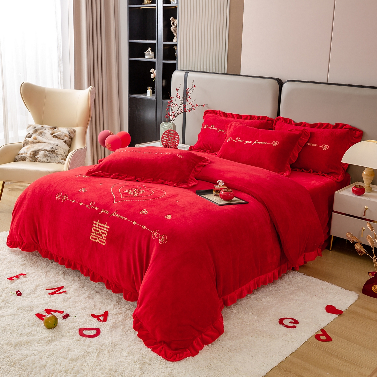 91家纺网 家纺一手货源 找家纺 银石 2025新款230克全消光牛奶绒婚庆大红高克重四件套 心心相印