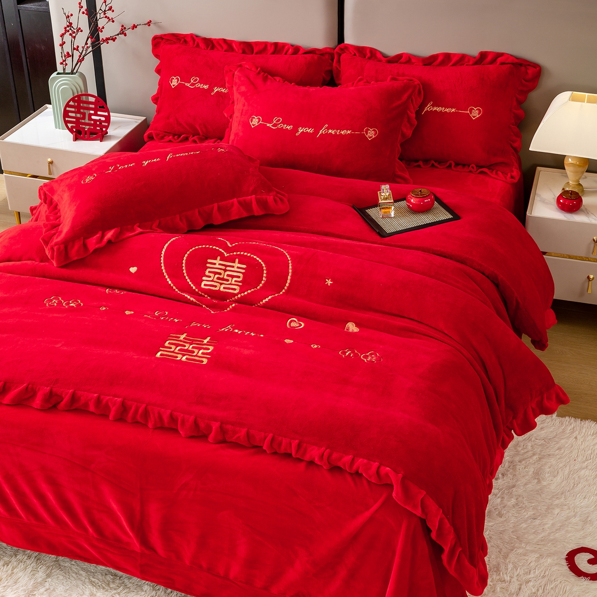 91家纺网 家纺一手货源 找家纺 银石 2025新款230克全消光牛奶绒婚庆大红高克重四件套 心心相印