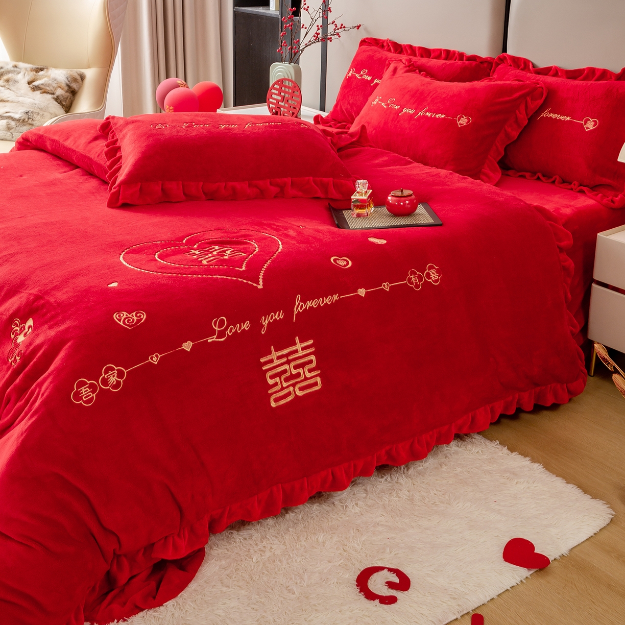 91家纺网 家纺一手货源 找家纺 银石 2025新款230克全消光牛奶绒婚庆大红高克重四件套 心心相印