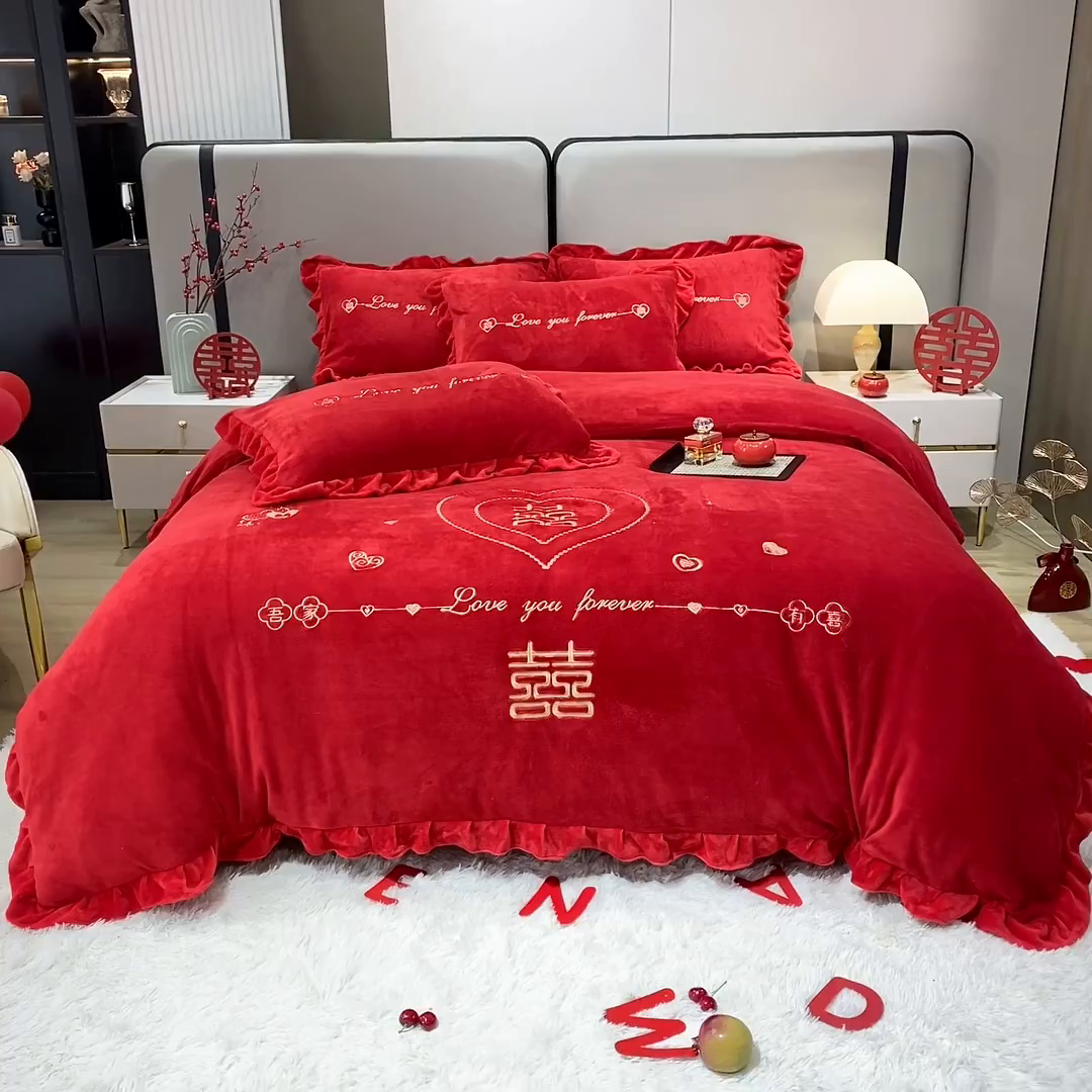 91家纺网 家纺一手货源 找家纺 银石 2025新款230克全消光牛奶绒婚庆大红高克重四件套 心心相印