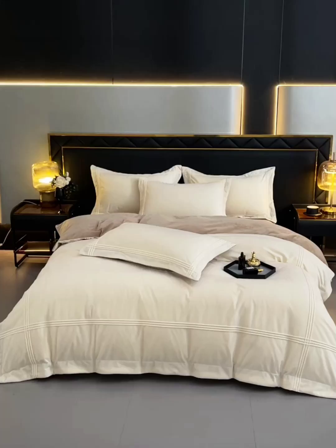 91家纺网 家纺一手货源 找家纺 笙意家纺 2025新款A类加厚牛奶绒埋线烂花款四件套-奈斯系列 奈斯-奶白棕