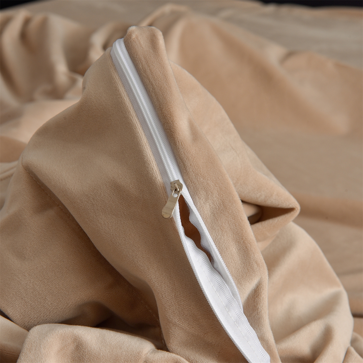 91家纺网 家纺一手货源 找家纺 笙意家纺 2025新款A类加厚牛奶绒埋线烂花款四件套-奈斯系列 奈斯-奶油棕