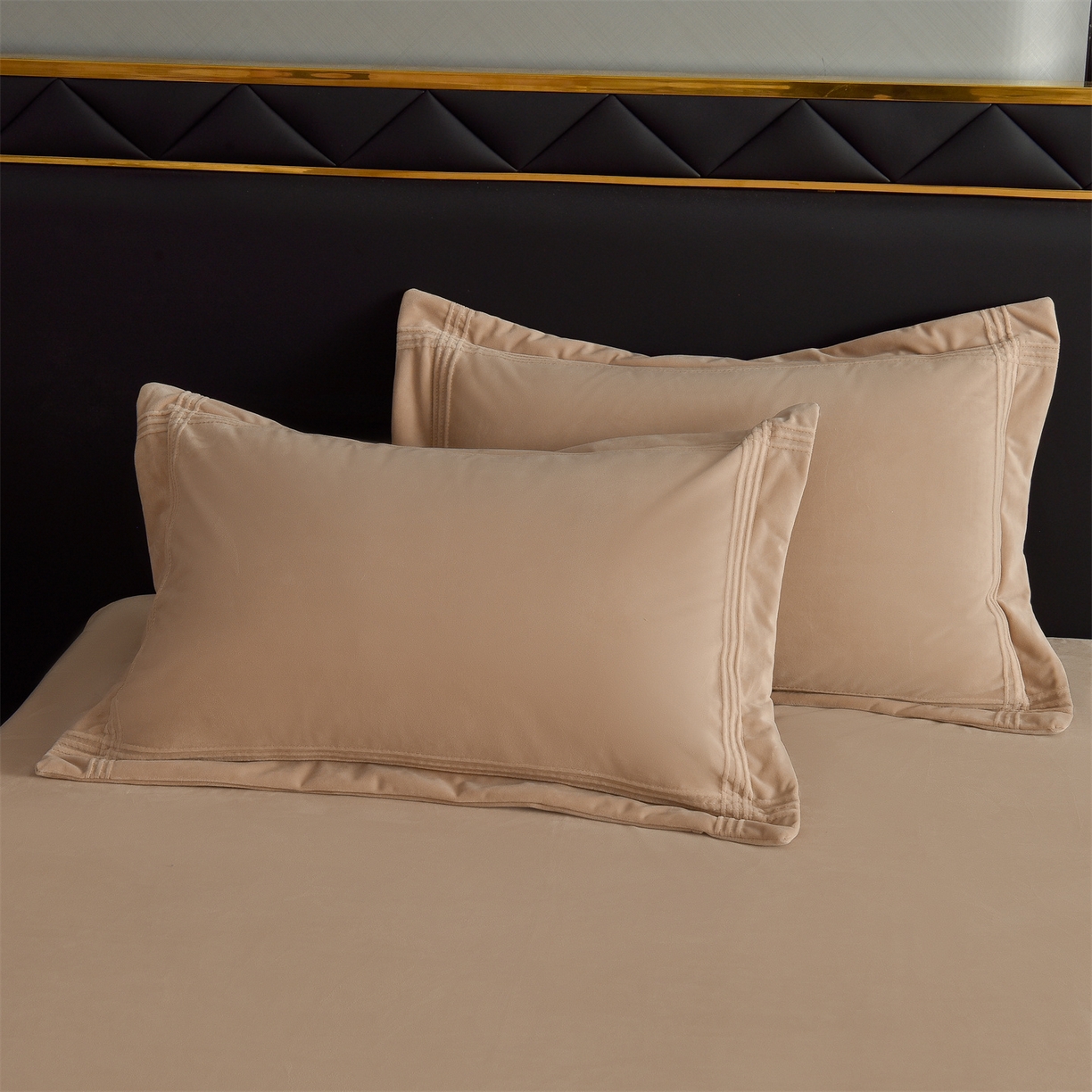 91家纺网 家纺一手货源 找家纺 笙意家纺 2025新款A类加厚牛奶绒埋线烂花款四件套-奈斯系列 奈斯-奶油棕