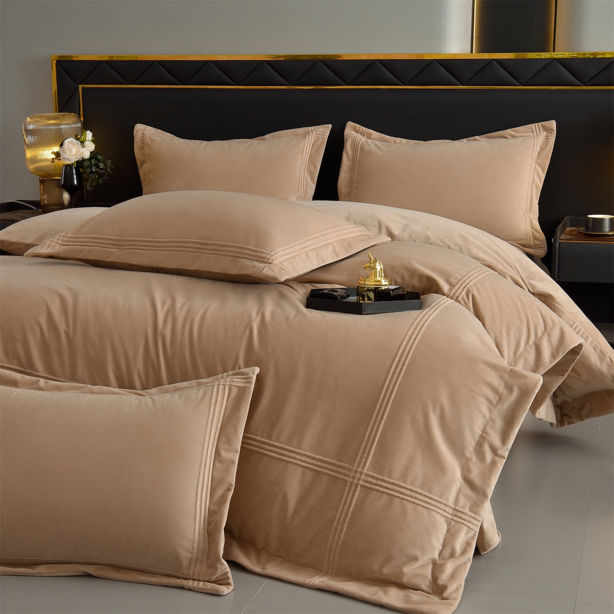 91家纺网 家纺一手货源 找家纺 笙意家纺 2025新款A类加厚牛奶绒埋线烂花款四件套-奈斯系列 奈斯-奶油棕