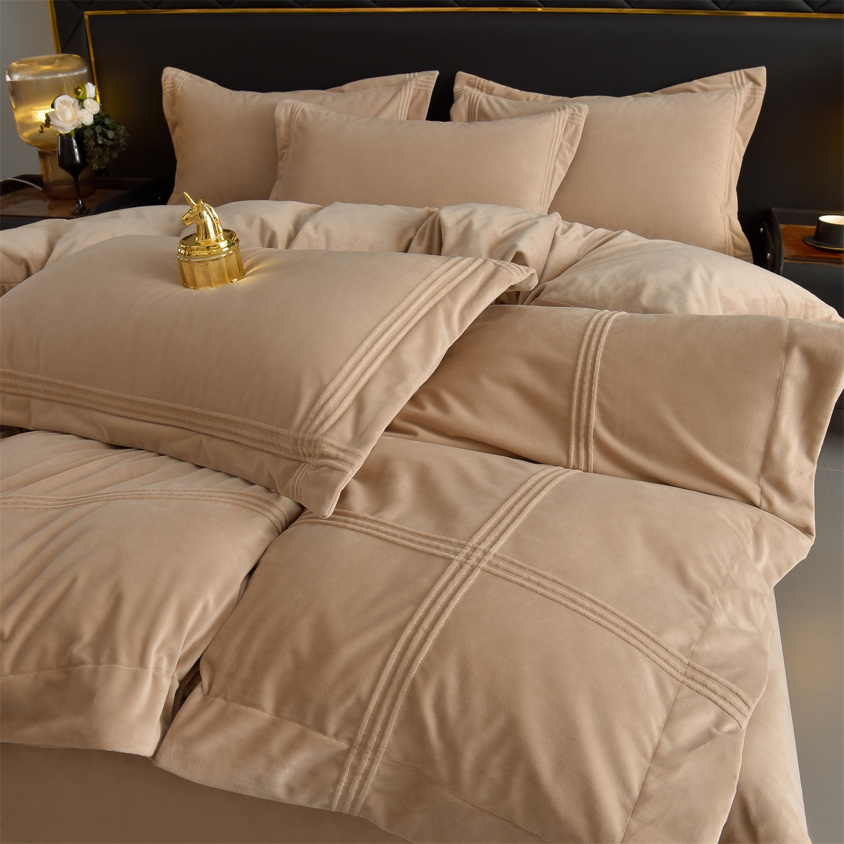 91家纺网 家纺一手货源 找家纺 笙意家纺 2025新款A类加厚牛奶绒埋线烂花款四件套-奈斯系列 奈斯-奶油棕