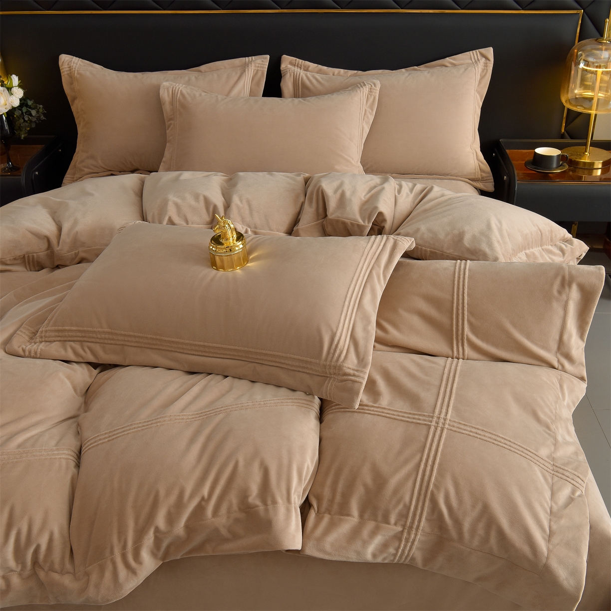 91家纺网 家纺一手货源 找家纺 笙意家纺 2025新款A类加厚牛奶绒埋线烂花款四件套-奈斯系列 奈斯-奶油棕