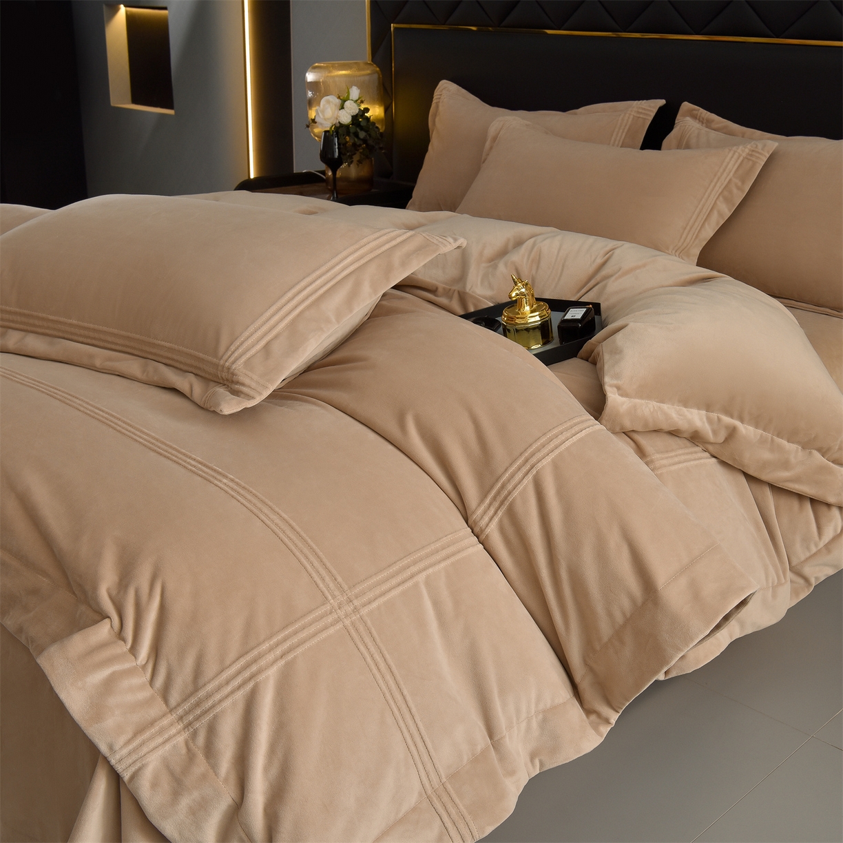 91家纺网 家纺一手货源 找家纺 笙意家纺 2025新款A类加厚牛奶绒埋线烂花款四件套-奈斯系列 奈斯-奶油棕