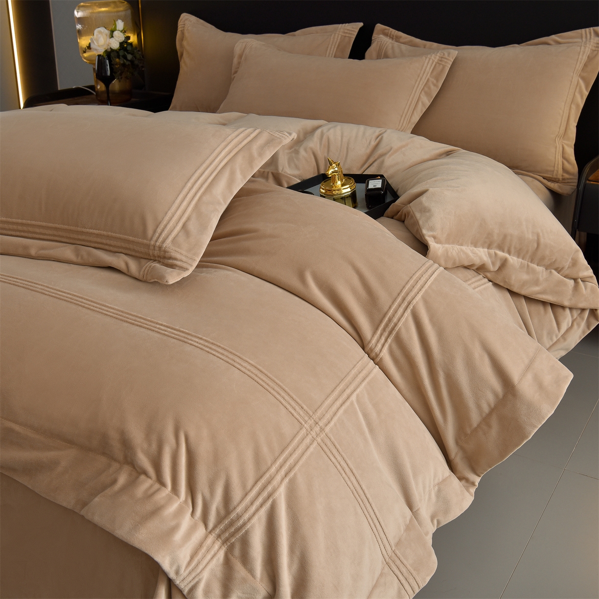 91家纺网 家纺一手货源 找家纺 笙意家纺 2025新款A类加厚牛奶绒埋线烂花款四件套-奈斯系列 奈斯-奶油棕