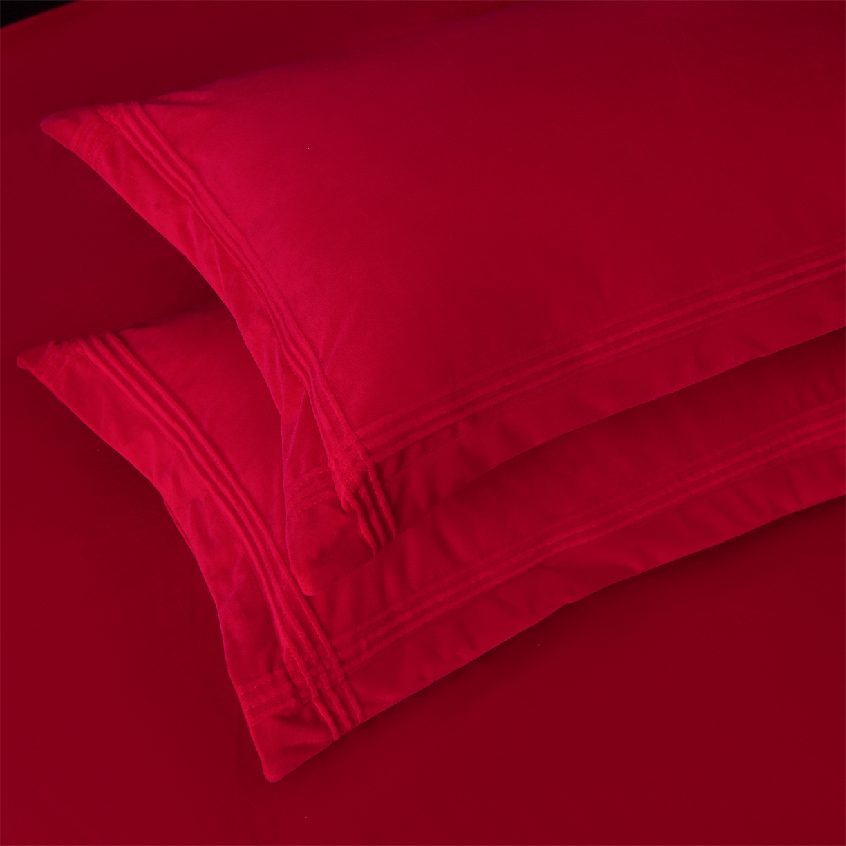 91家纺网 家纺一手货源 找家纺 笙意家纺 2025新款A类加厚牛奶绒埋线烂花款四件套-奈斯系列 奈斯-奢享红