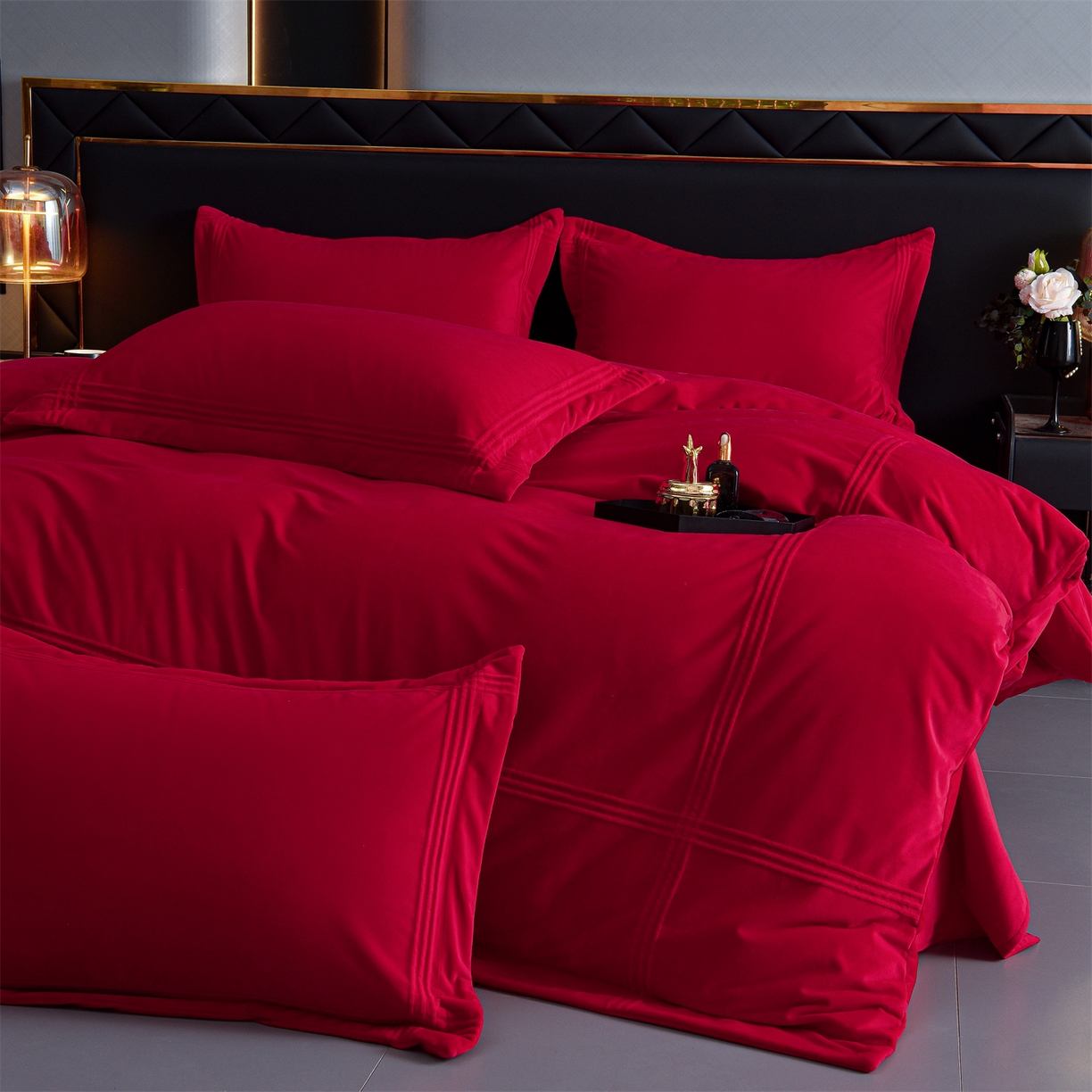 91家纺网 家纺一手货源 找家纺 笙意家纺 2025新款A类加厚牛奶绒埋线烂花款四件套-奈斯系列 奈斯-奢享红