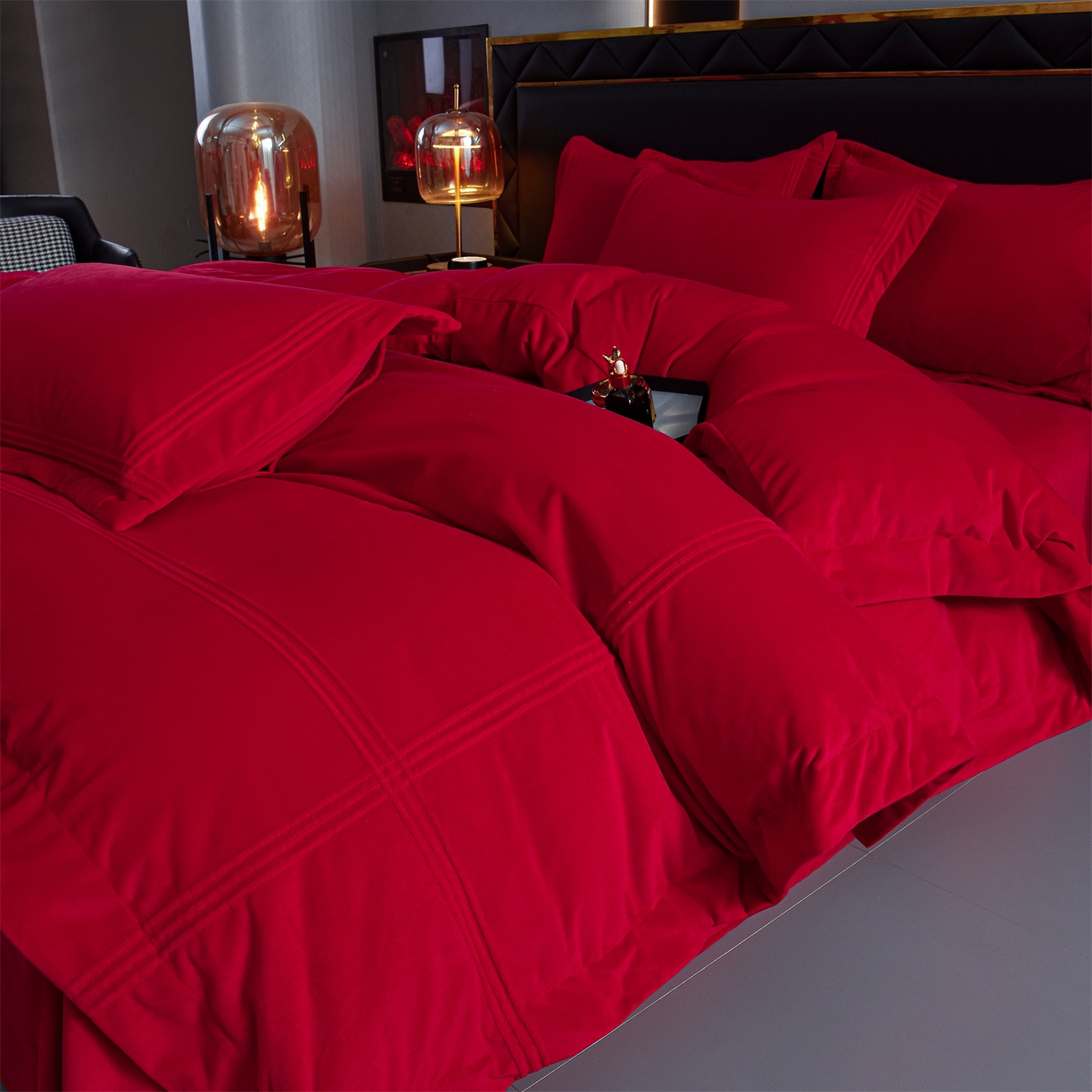 91家纺网 家纺一手货源 找家纺 笙意家纺 2025新款A类加厚牛奶绒埋线烂花款四件套-奈斯系列 奈斯-奢享红