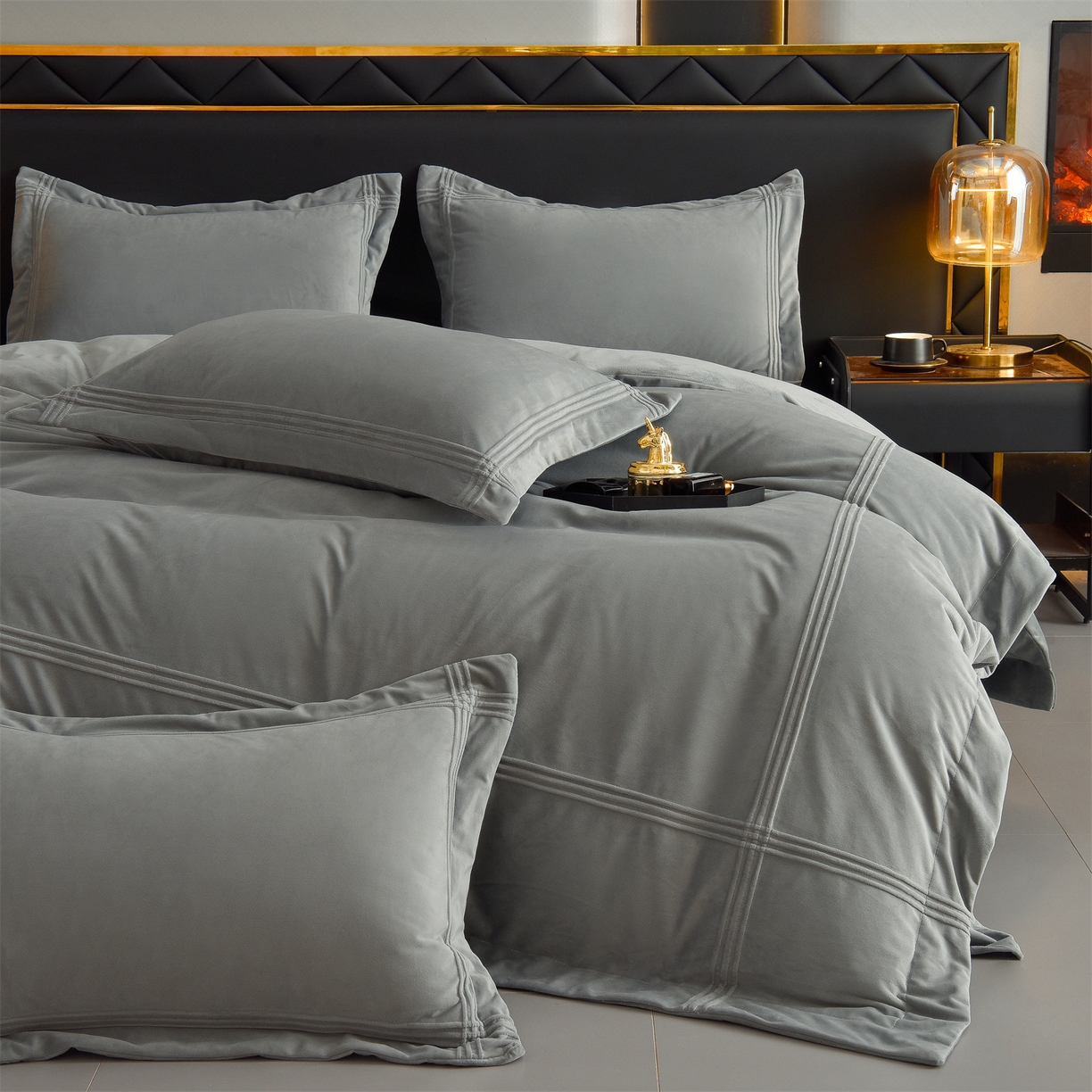 91家纺网 家纺一手货源 找家纺 笙意家纺 2025新款A类加厚牛奶绒埋线烂花款四件套-奈斯系列 奈斯-石墨灰