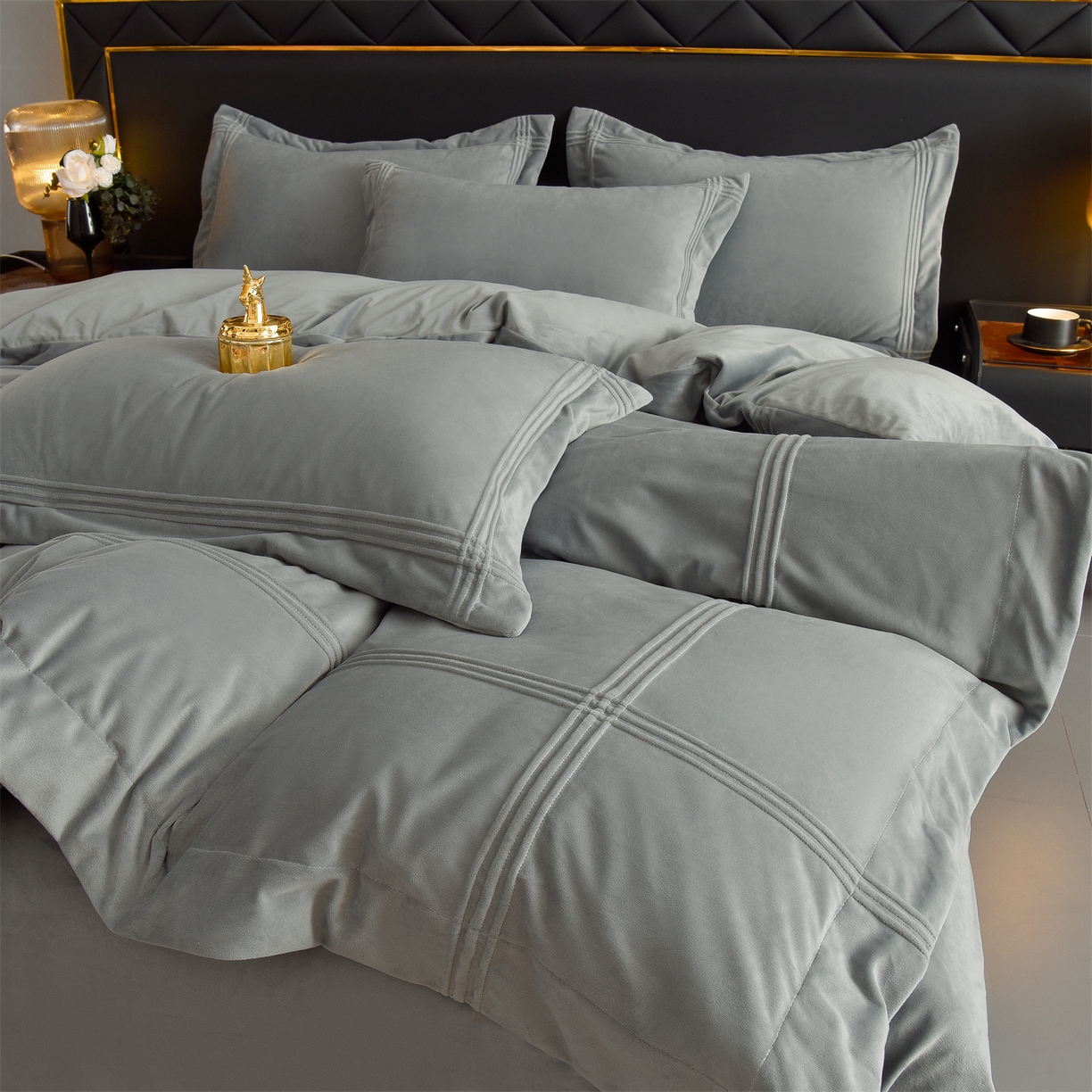 91家纺网 家纺一手货源 找家纺 笙意家纺 2025新款A类加厚牛奶绒埋线烂花款四件套-奈斯系列 奈斯-石墨灰