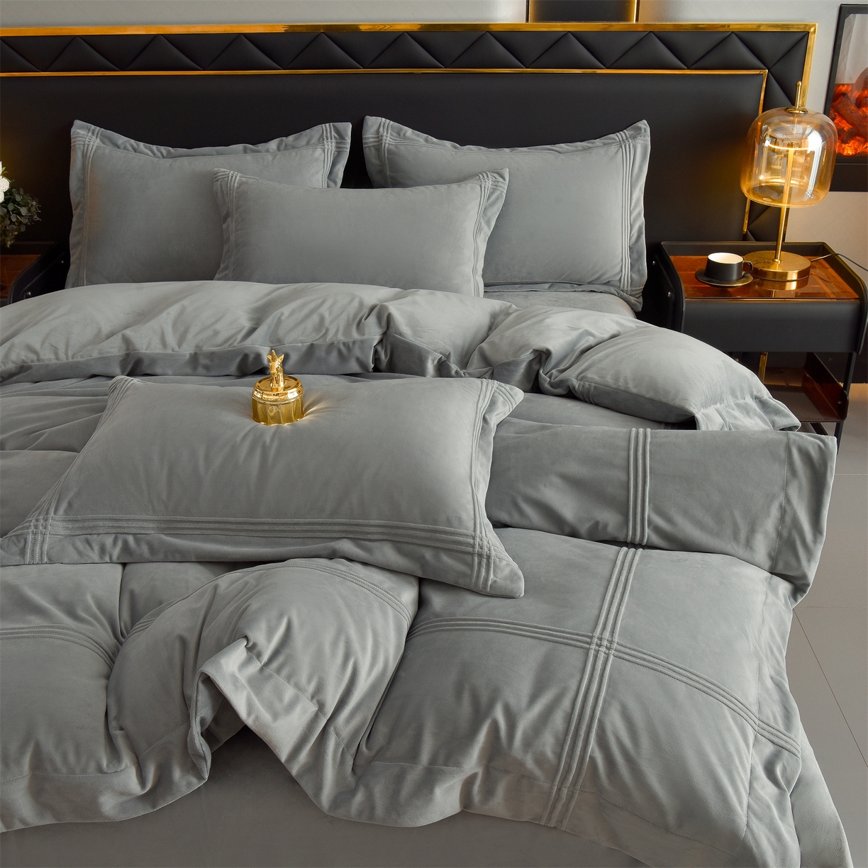 91家纺网 家纺一手货源 找家纺 笙意家纺 2025新款A类加厚牛奶绒埋线烂花款四件套-奈斯系列 奈斯-石墨灰