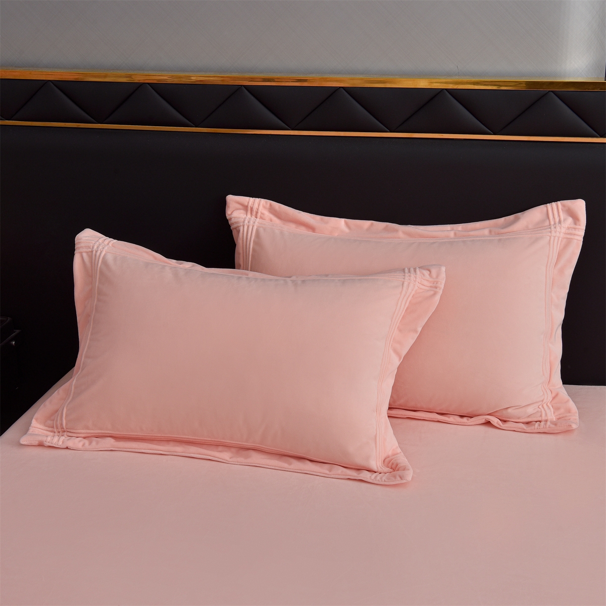 91家纺网 家纺一手货源 找家纺 笙意家纺 2025新款A类加厚牛奶绒埋线烂花款四件套-奈斯系列 奈斯-璎珞粉