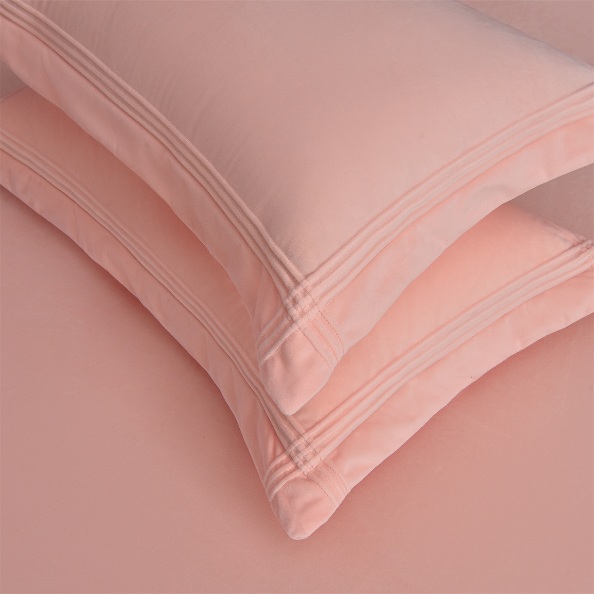 91家纺网 家纺一手货源 找家纺 笙意家纺 2025新款A类加厚牛奶绒埋线烂花款四件套-奈斯系列 奈斯-璎珞粉