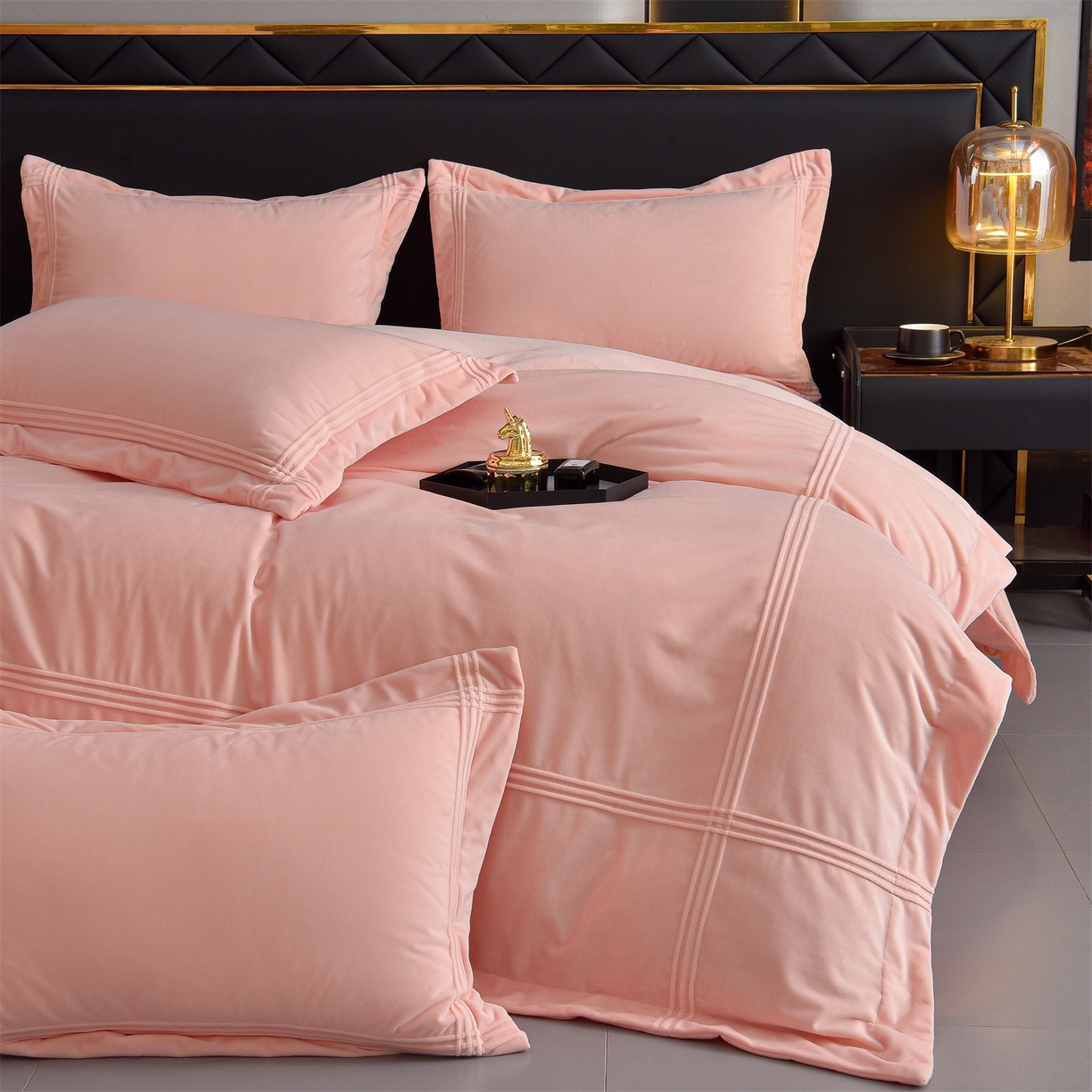 91家纺网 家纺一手货源 找家纺 笙意家纺 2025新款A类加厚牛奶绒埋线烂花款四件套-奈斯系列 奈斯-璎珞粉