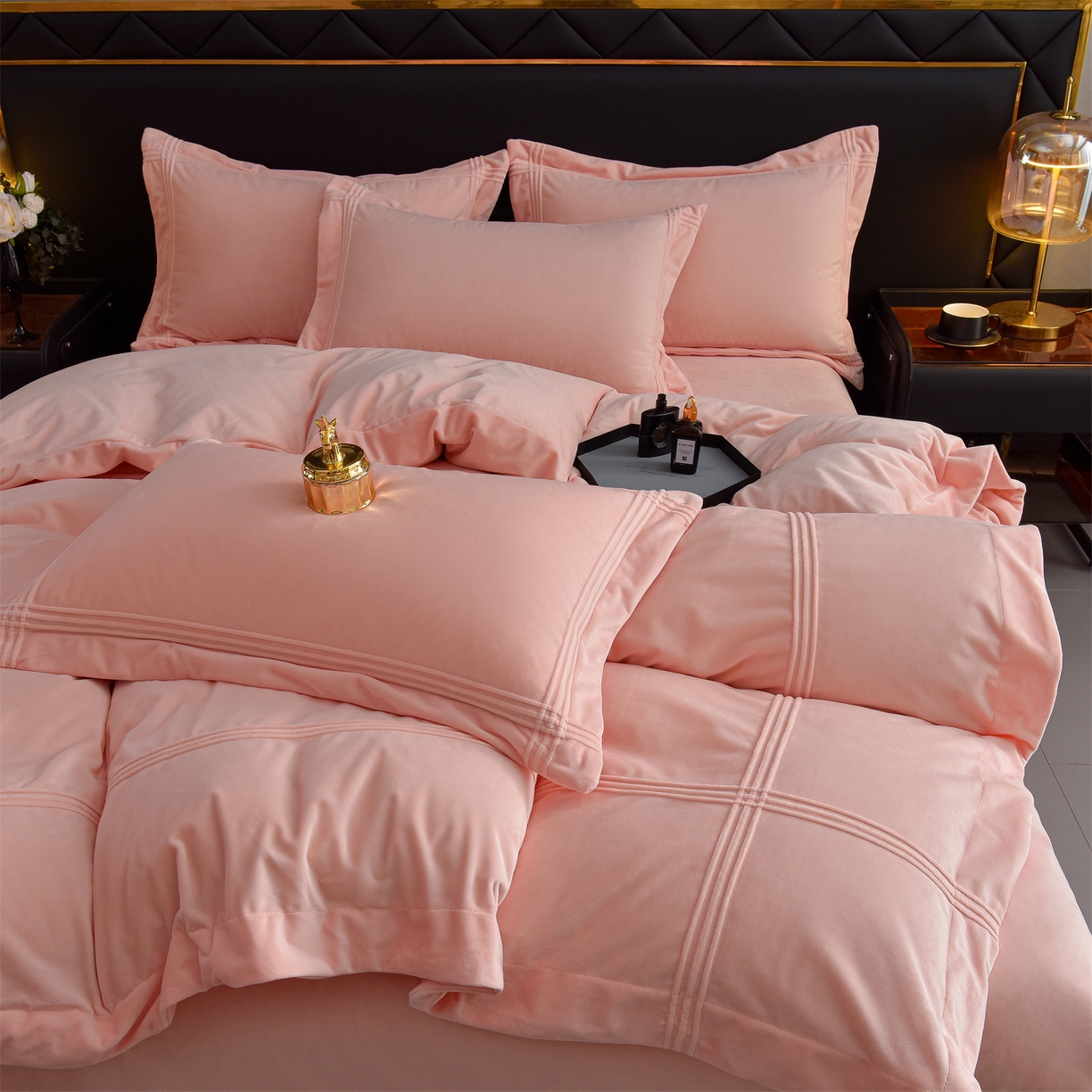 91家纺网 家纺一手货源 找家纺 笙意家纺 2025新款A类加厚牛奶绒埋线烂花款四件套-奈斯系列 奈斯-璎珞粉