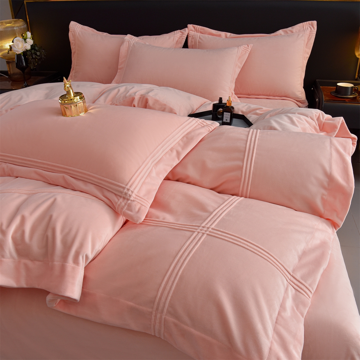 91家纺网 家纺一手货源 找家纺 笙意家纺 2025新款A类加厚牛奶绒埋线烂花款四件套-奈斯系列 奈斯-璎珞粉