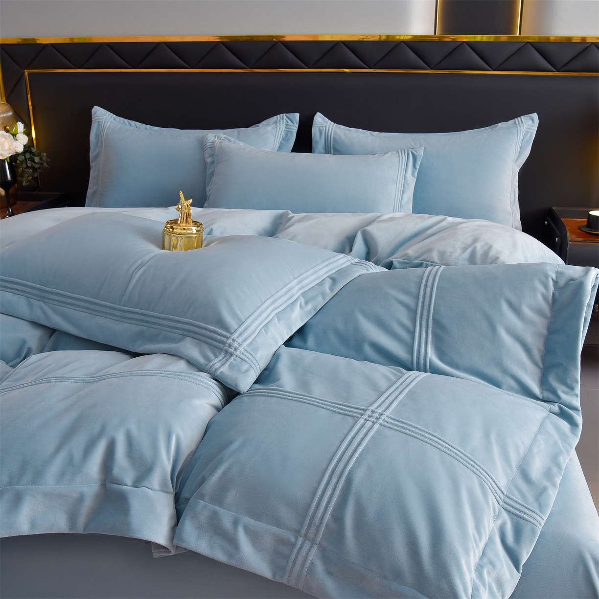 91家纺网 家纺一手货源 找家纺 笙意家纺 2025新款A类加厚牛奶绒埋线烂花款四件套-奈斯系列 奈斯-月光蓝