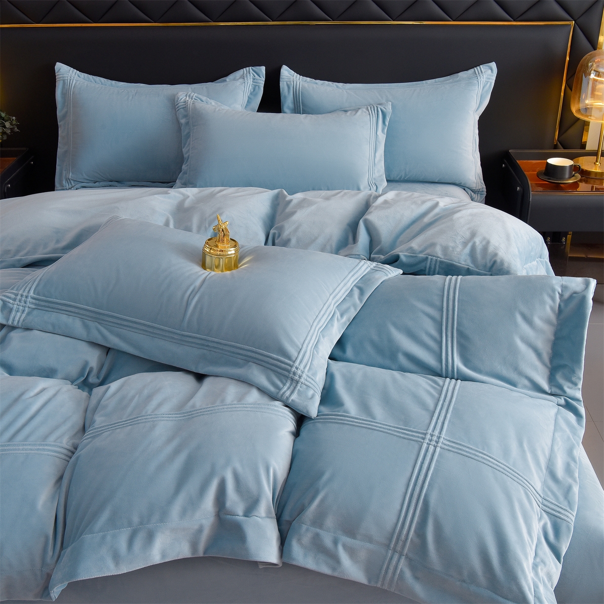 91家纺网 家纺一手货源 找家纺 笙意家纺 2025新款A类加厚牛奶绒埋线烂花款四件套-奈斯系列 奈斯-月光蓝