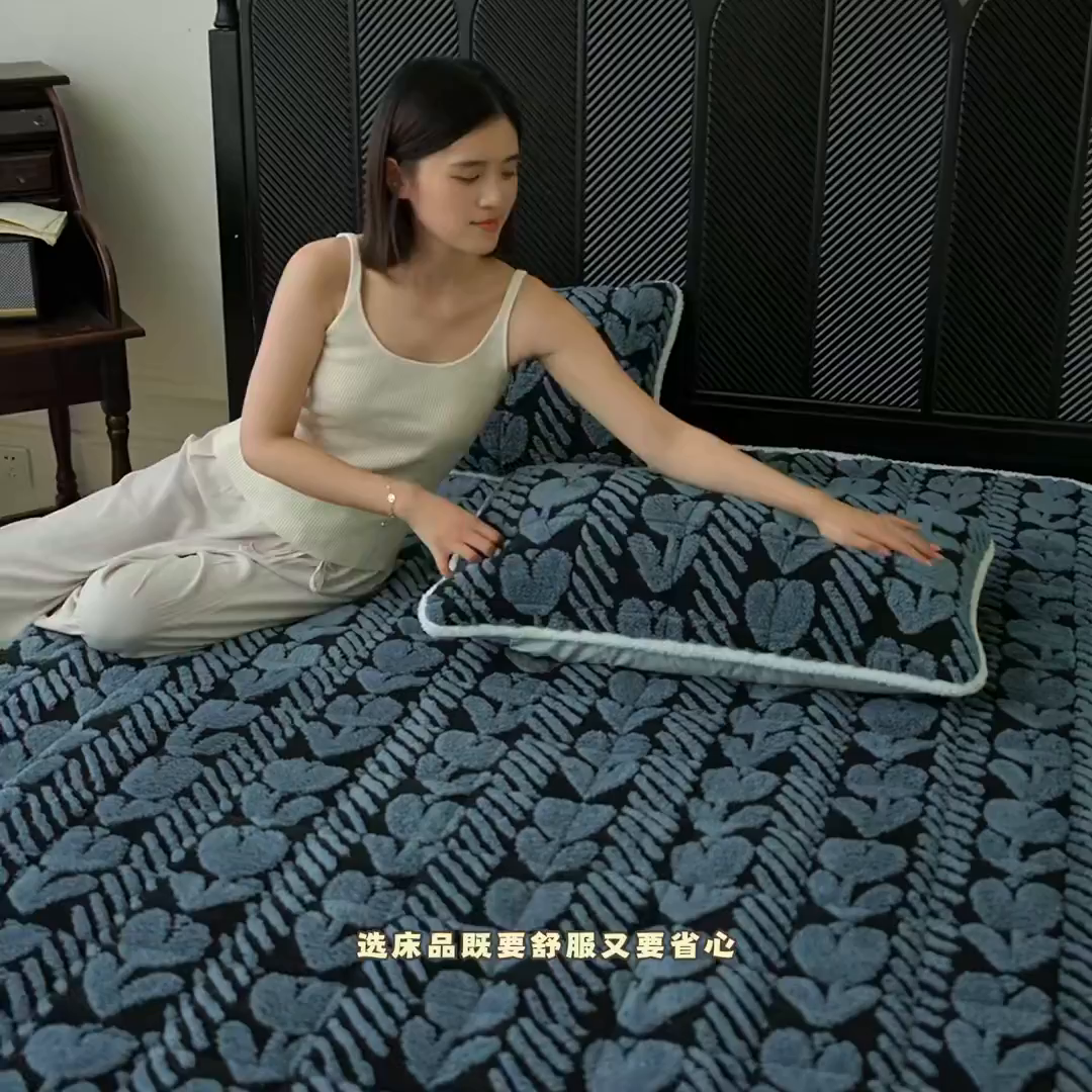 91家纺网 家纺一手货源 找家纺 （总）LIFE.丽芙 2025秋冬新款色纱提花舒棉绒加厚夹棉单床笠款床垫子保护套保暖床罩子三件套