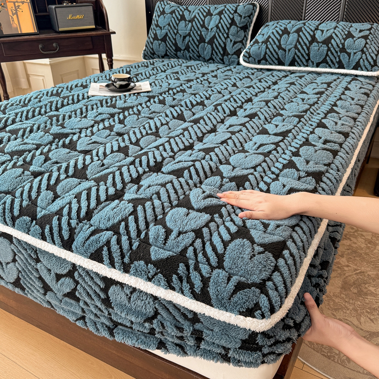 （总）LIFE.丽芙 2025秋冬新款色纱提花舒棉绒加厚夹棉单床笠款床垫子保护套保暖床罩子三件套