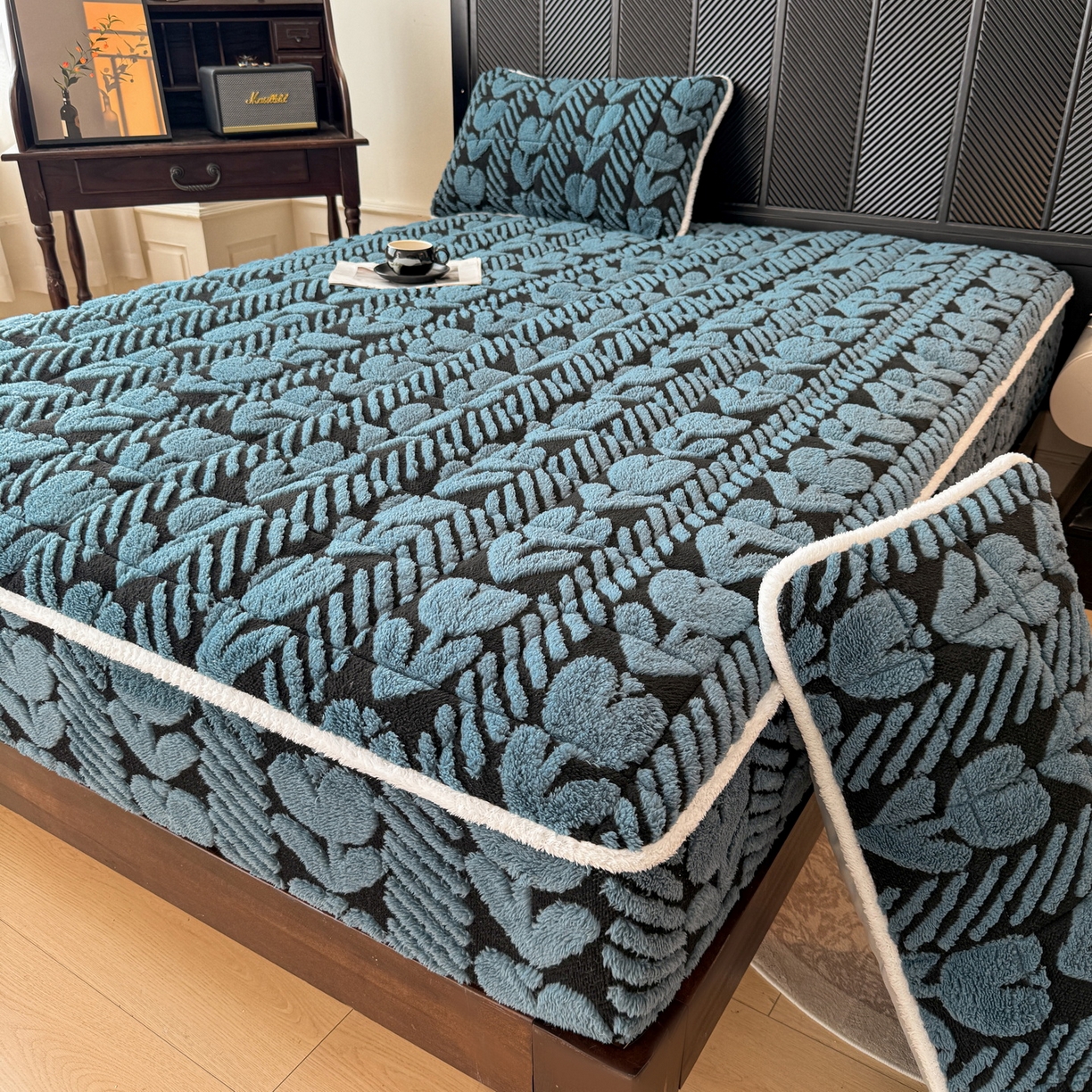 91家纺网 家纺一手货源 找家纺 （总）LIFE.丽芙 2025秋冬新款色纱提花舒棉绒加厚夹棉单床笠款床垫子保护套保暖床罩子三件套