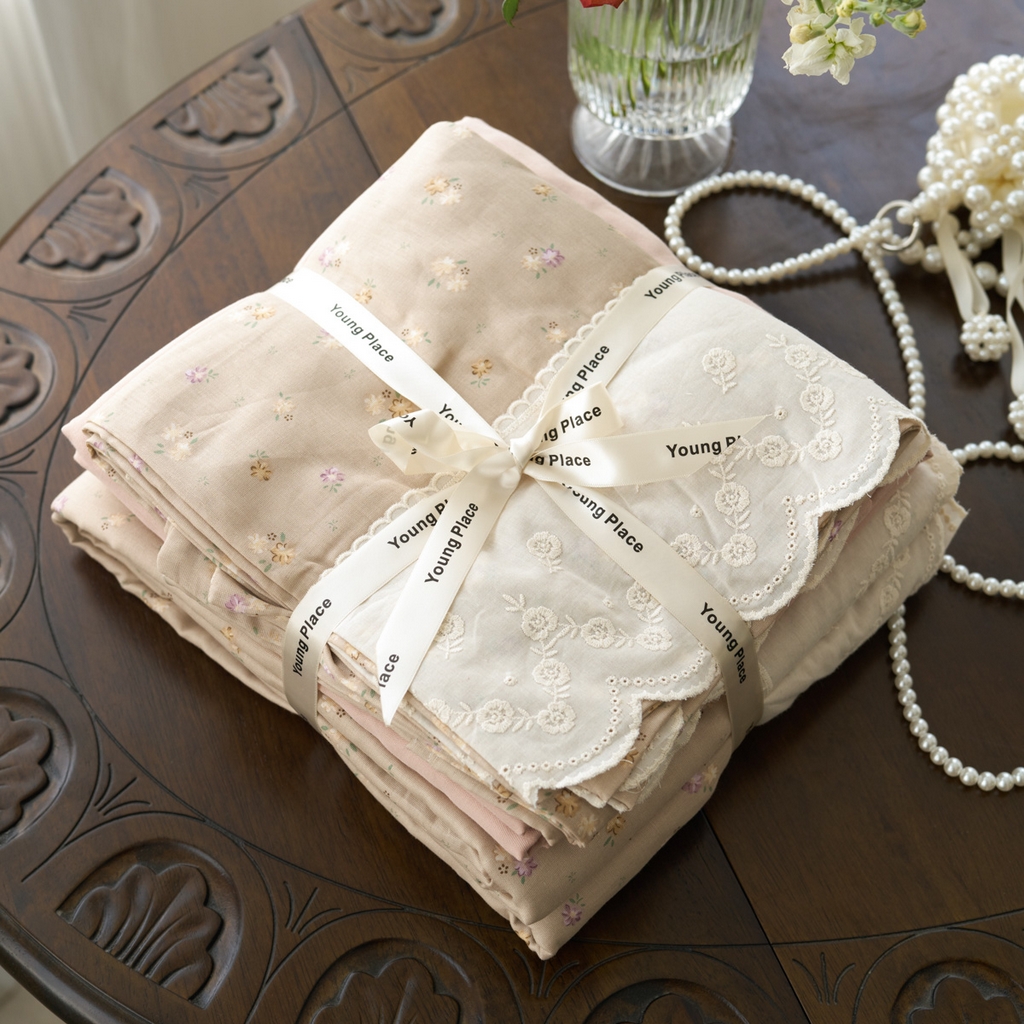 91家纺网 家纺一手货源 找家纺 洋铭区（原狠狠爱） 2025新款A类全棉蕾丝花边双层纱四件套 迷迭香甜