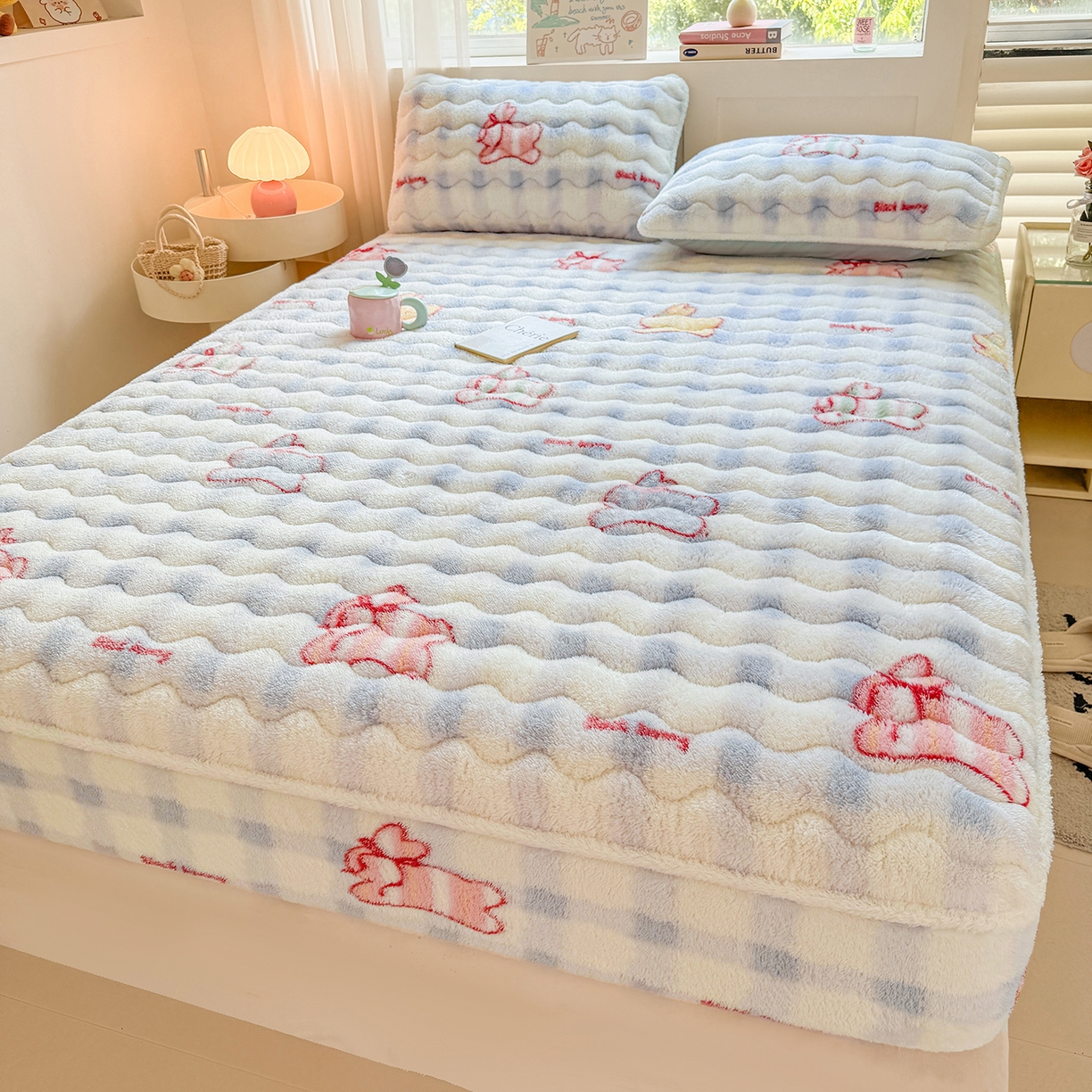 91家纺网 家纺一手货源 找家纺 LIFE.丽芙 2025秋冬新款北极绒加厚夹棉单床笠款床垫子保护套牛奶绒保暖床罩子三件套 意趣-蓝