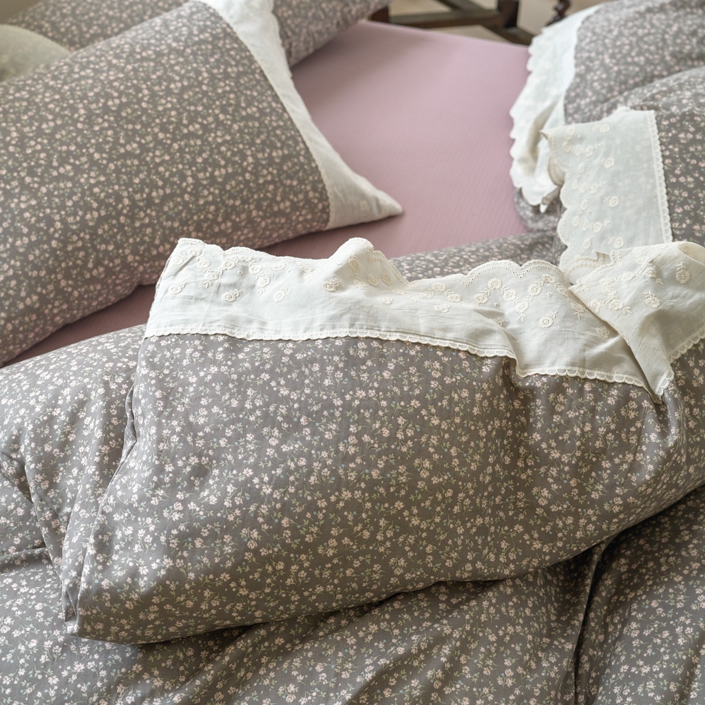 91家纺网 家纺一手货源 找家纺 洋铭区（原狠狠爱） 2025新款A类全棉蕾丝花边双层纱四件套 暮色花漾