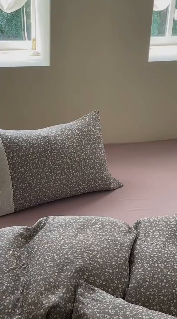 91家纺网 家纺一手货源 找家纺 洋铭区（原狠狠爱） 2025新款A类全棉蕾丝花边双层纱四件套 暮色花漾